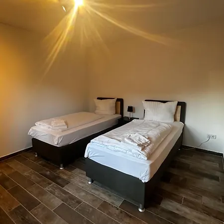 2-zimmer Wohnung, Parkplatz Und Terrasse, Nah A10 Und Berlin