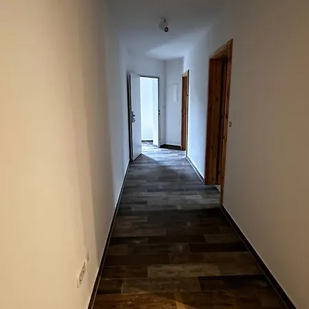 아파트 2-zimmer Wohnung, Parkplatz Und Terrasse, Nah A10 Und Berlin