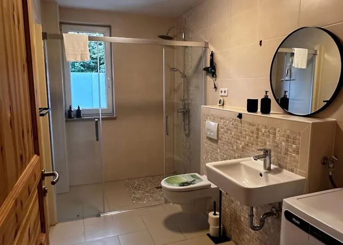 2-zimmer Wohnung, Parkplatz Und Terrasse, Nah A10 Und Berlin *