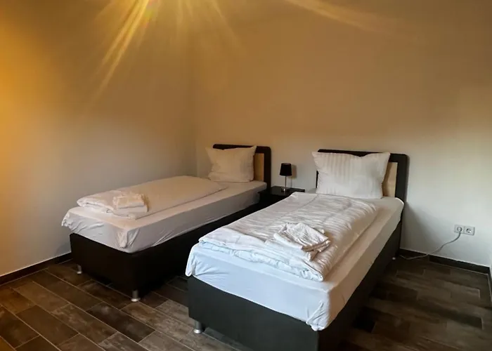 2-zimmer Wohnung, Parkplatz Und Terrasse, Nah A10 Und Berlin