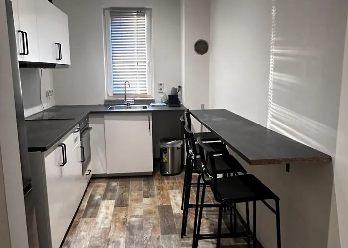 2-zimmer Wohnung, Parkplatz Und Terrasse, Nah A10 Und Berlin