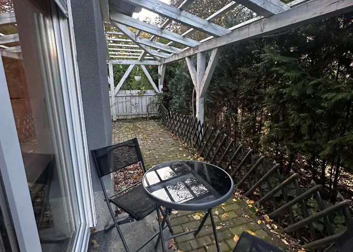 2-zimmer Wohnung, Parkplatz Und Terrasse, Nah A10 Und Berlin Lägenhet *