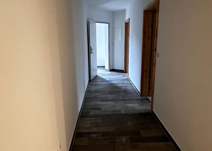 Lägenhet 2-zimmer Wohnung, Parkplatz Und Terrasse, Nah A10 Und Berlin